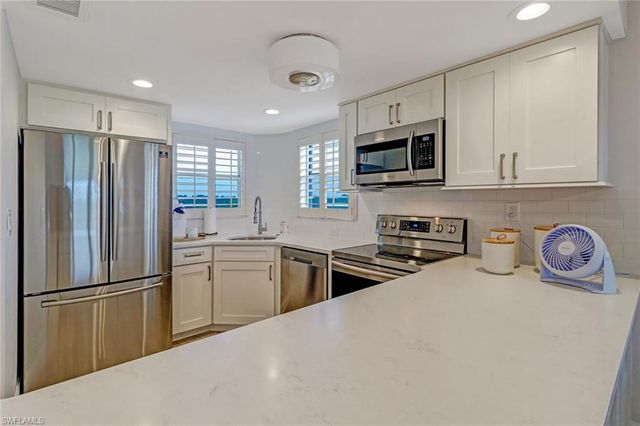 21 High Point CIR E # 601, Naples, FL 34103
