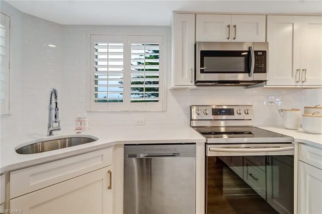 21 High Point CIR E # 601, Naples, FL 34103