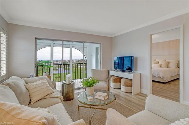 21 High Point CIR E # 601, Naples, FL 34103