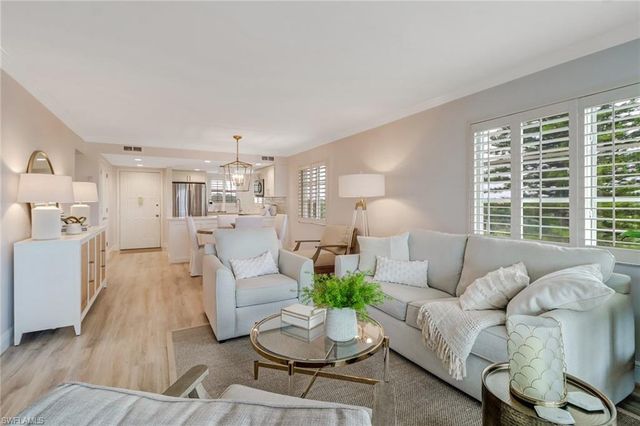 21 High Point CIR E # 601, Naples, FL 34103