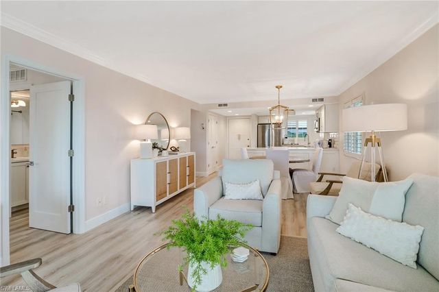 21 High Point CIR E # 601, Naples, FL 34103