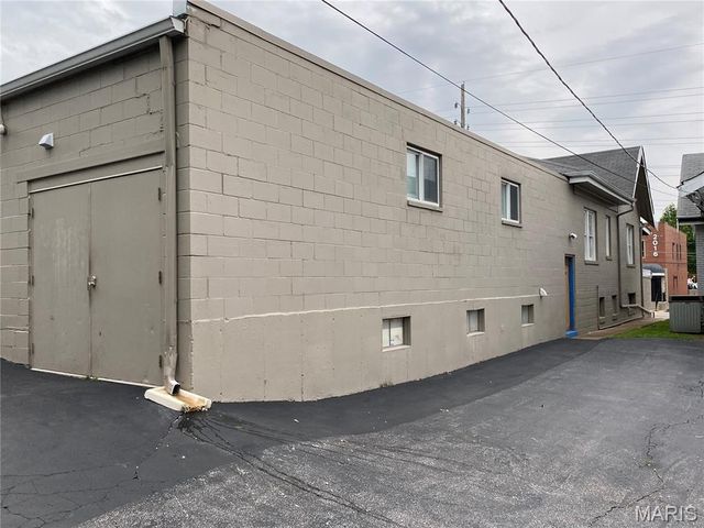 2015 S Big Bend Boulevard, Maplewood, MO 63117