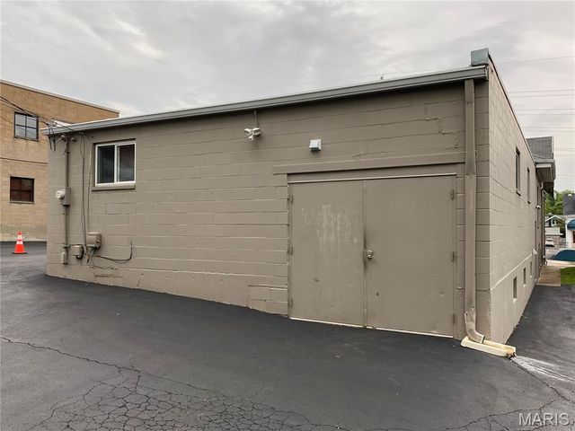 2015 S Big Bend Boulevard, Maplewood, MO 63117