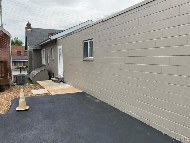 2015 S Big Bend Boulevard, Maplewood, MO 63117