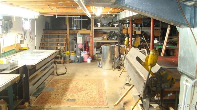 2015 S Big Bend Boulevard, Maplewood, MO 63117