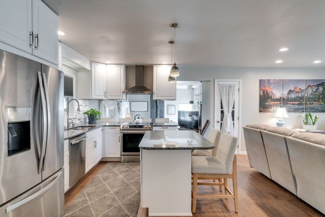 102 Donna Ct, Hendersonville, TN 37075