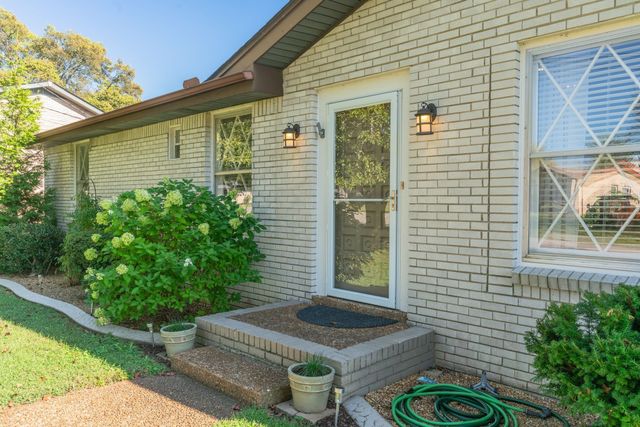 102 Donna Ct, Hendersonville, TN 37075