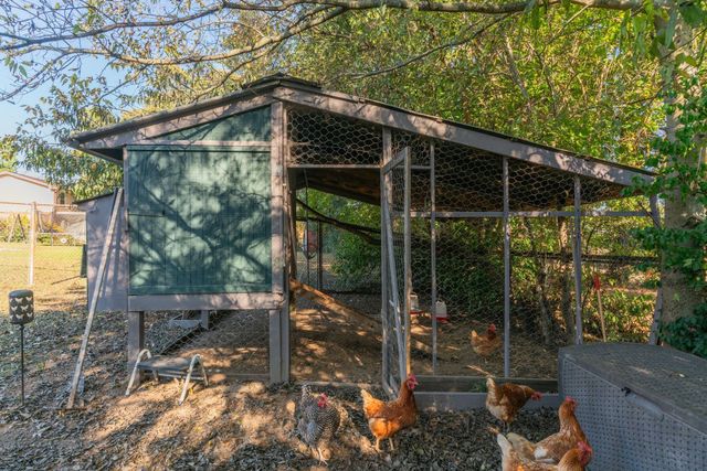 102 Donna Ct, Hendersonville, TN 37075