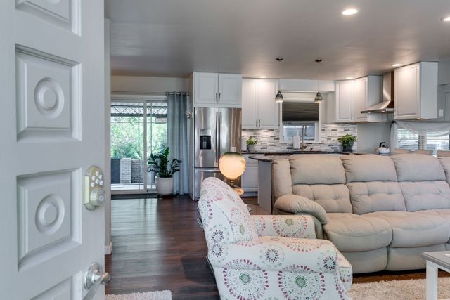 102 Donna Ct, Hendersonville, TN 37075