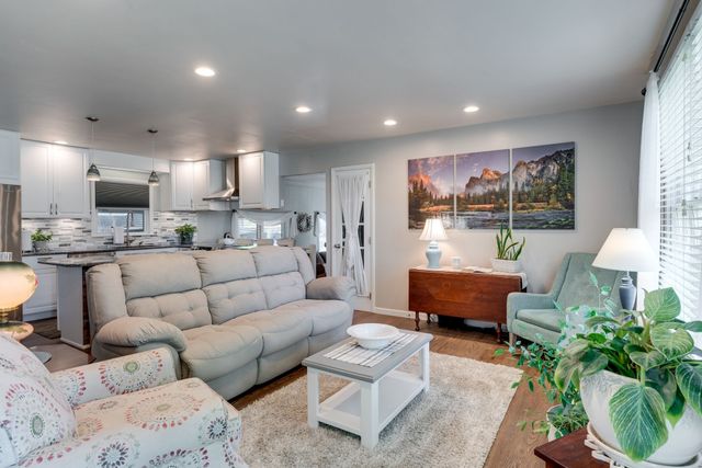 102 Donna Ct, Hendersonville, TN 37075