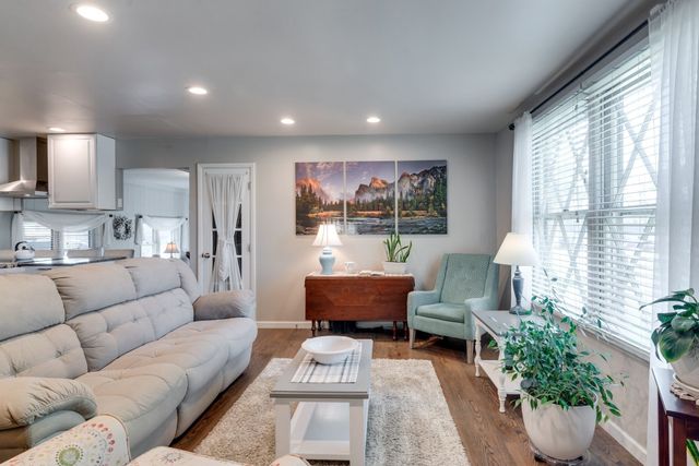 102 Donna Ct, Hendersonville, TN 37075