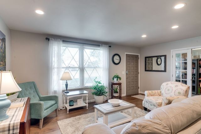 102 Donna Ct, Hendersonville, TN 37075