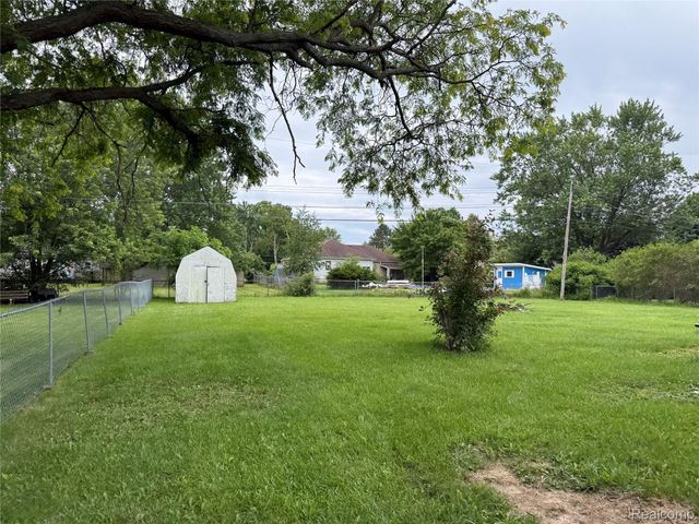 5347 Mapletree Drive, Flint Charter Township, MI 48532