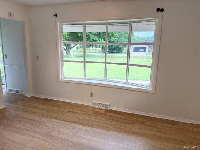 5347 Mapletree Drive, Flint Charter Township, MI 48532