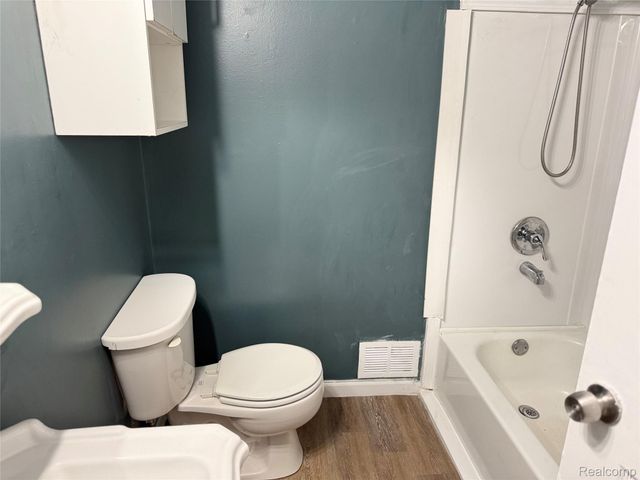 5347 Mapletree Drive, Flint Charter Township, MI 48532