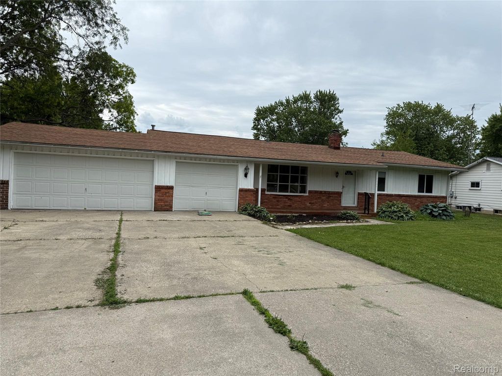 5347 Mapletree Drive, Flint Charter Township, MI 48532