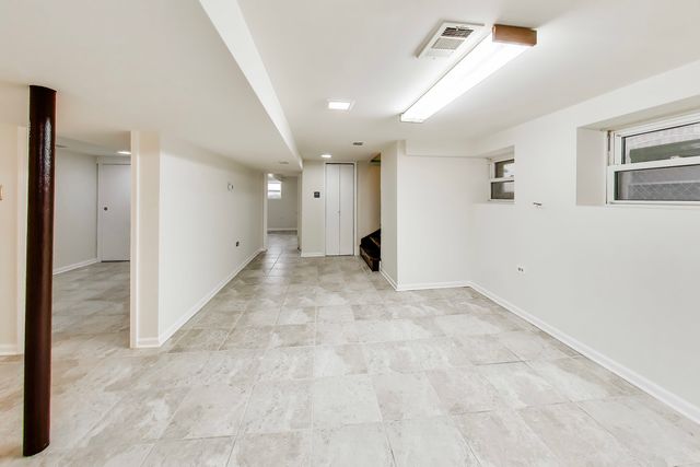 5814 N Campbell Avenue, Chicago, IL 60659