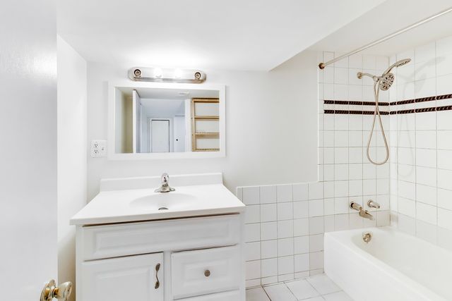 5814 N Campbell Avenue, Chicago, IL 60659