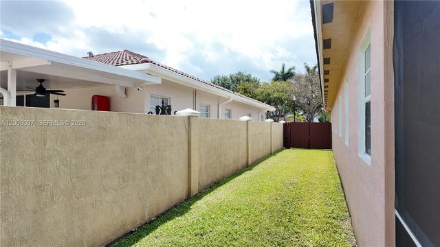 2927 SW 145th Ct, Miami, FL 33175