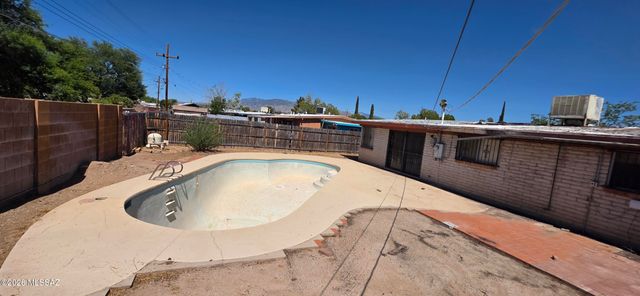8425 E Mary Drive, Tucson, AZ 85730