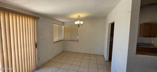 8425 E Mary Drive, Tucson, AZ 85730