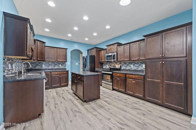 207 Knightheads Drive, Swansboro, NC 28584