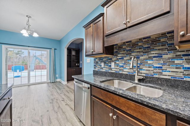 207 Knightheads Drive, Swansboro, NC 28584