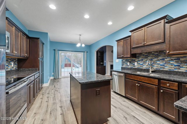 207 Knightheads Drive, Swansboro, NC 28584