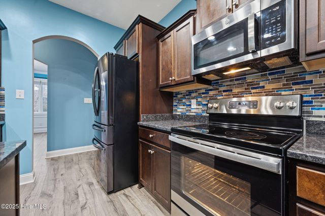 207 Knightheads Drive, Swansboro, NC 28584