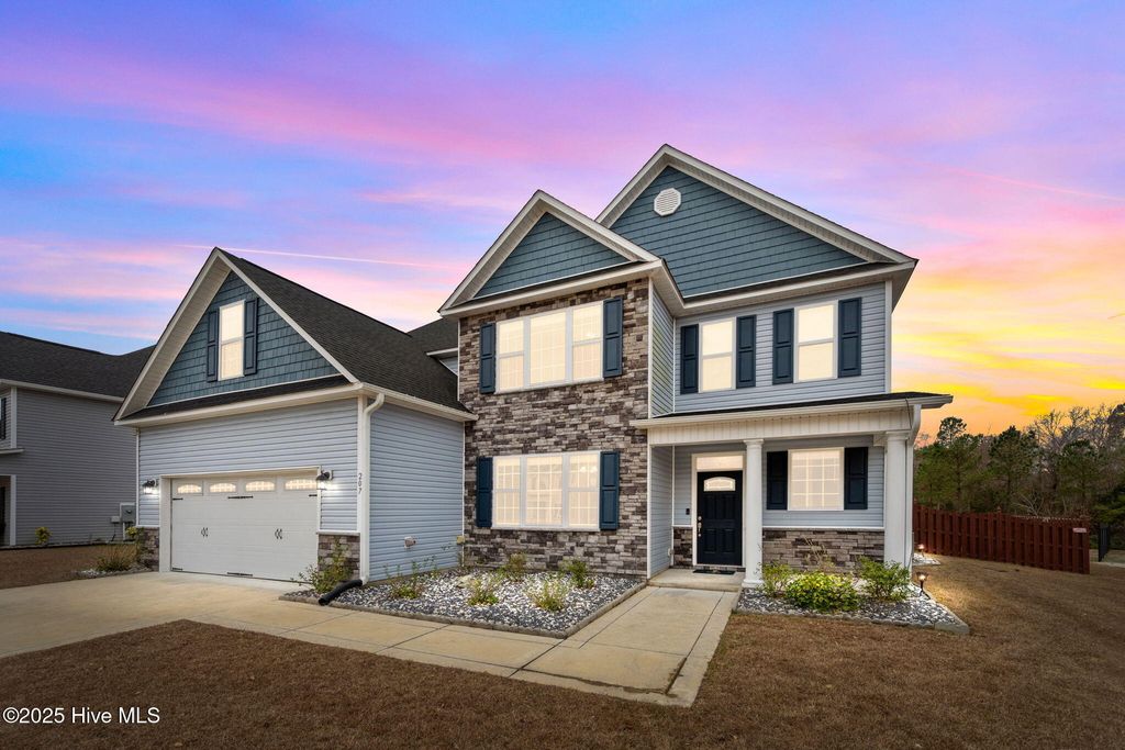 207 Knightheads Drive, Swansboro, NC 28584