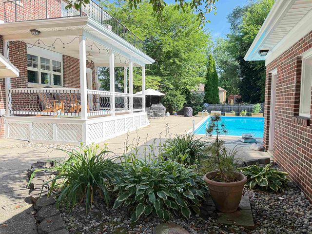 654 First Street, Owosso, MI 48867