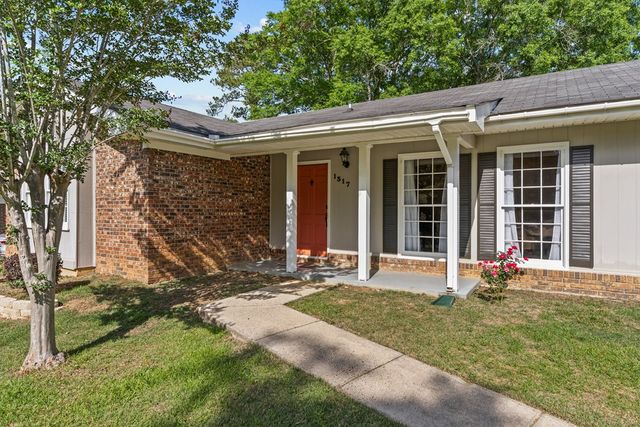 1317 Cambridge Rd, Dothan, AL 36305