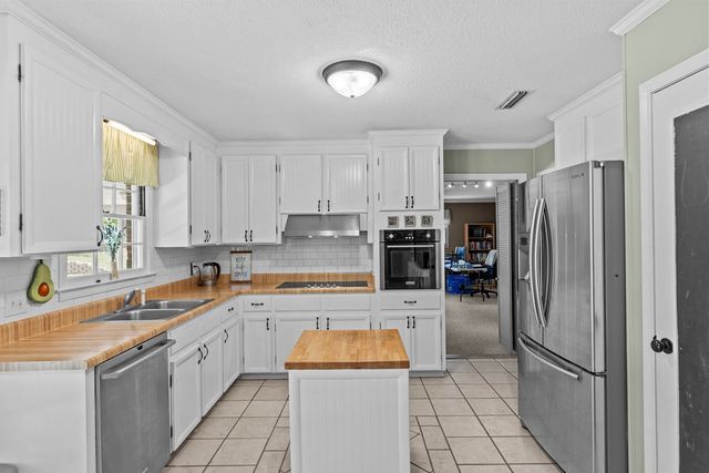 1317 Cambridge Rd, Dothan, AL 36305