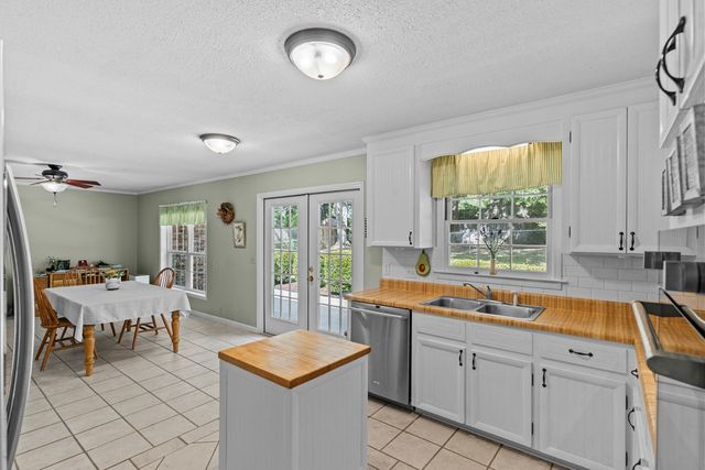 1317 Cambridge Rd, Dothan, AL 36305