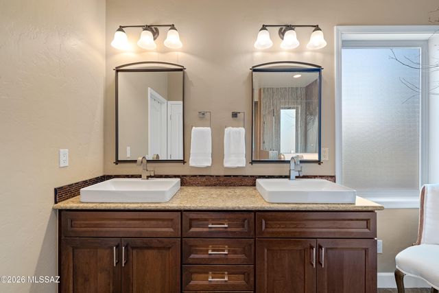 31739 S Misty Basin Road, Oracle, AZ 85623
