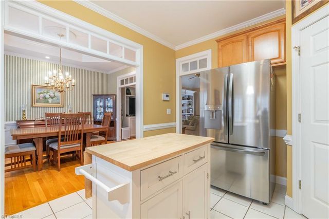 5250 Meadowlark Glen Lane, Winston-salem, NC 27106