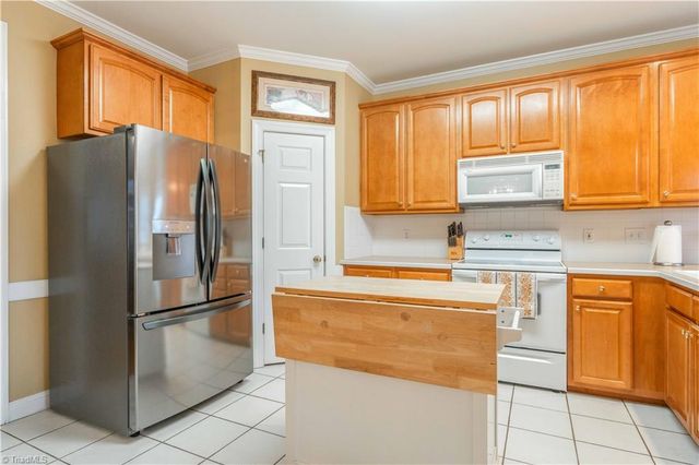 5250 Meadowlark Glen Lane, Winston-salem, NC 27106