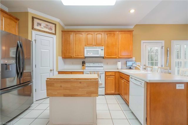 5250 Meadowlark Glen Lane, Winston-salem, NC 27106