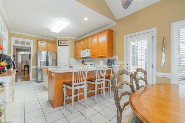 5250 Meadowlark Glen Lane, Winston-salem, NC 27106