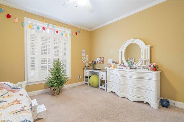 5250 Meadowlark Glen Lane, Winston-salem, NC 27106