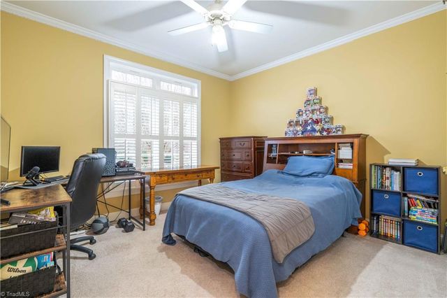 5250 Meadowlark Glen Lane, Winston-salem, NC 27106