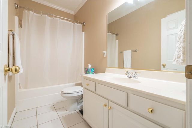 5250 Meadowlark Glen Lane, Winston-salem, NC 27106