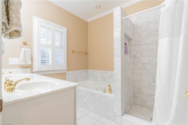 5250 Meadowlark Glen Lane, Winston-salem, NC 27106