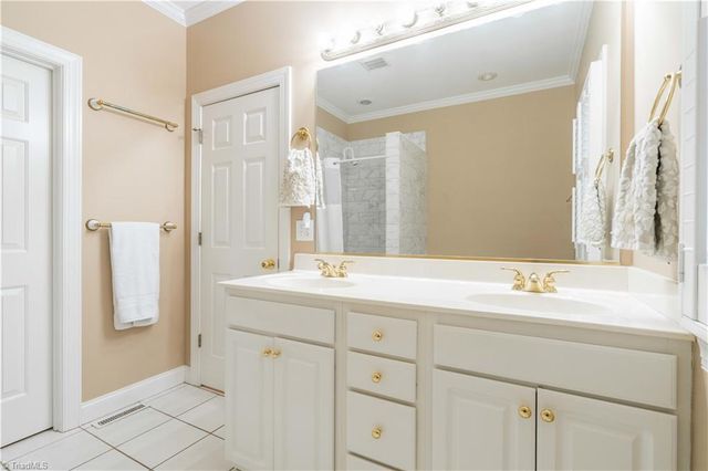 5250 Meadowlark Glen Lane, Winston-salem, NC 27106