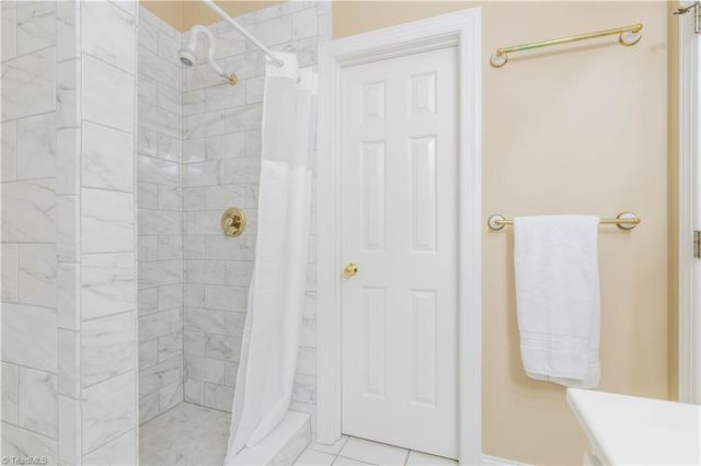 5250 Meadowlark Glen Lane, Winston-salem, NC 27106