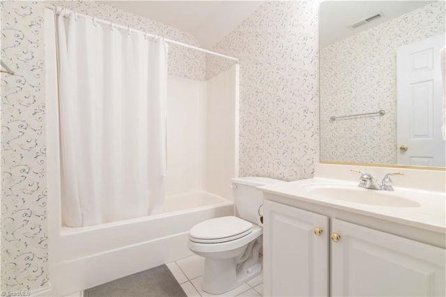 5250 Meadowlark Glen Lane, Winston-salem, NC 27106