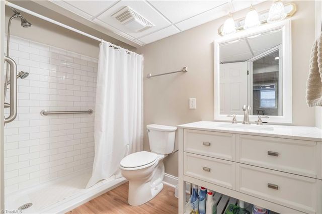 5250 Meadowlark Glen Lane, Winston-salem, NC 27106