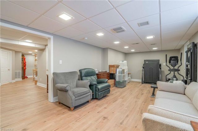 5250 Meadowlark Glen Lane, Winston-salem, NC 27106