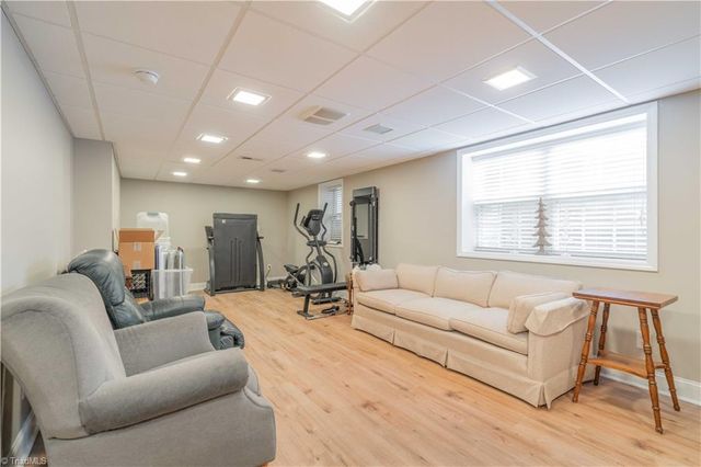 5250 Meadowlark Glen Lane, Winston-salem, NC 27106