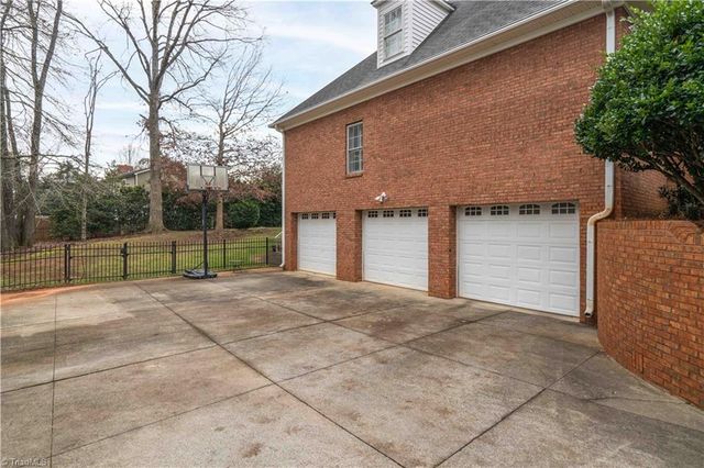 5250 Meadowlark Glen Lane, Winston-salem, NC 27106